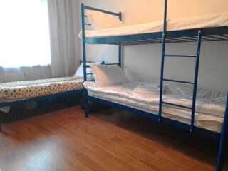 Хостелы Apartments Киев Спальное место на двухъярусной кровати в общем номере для мужчин-6
